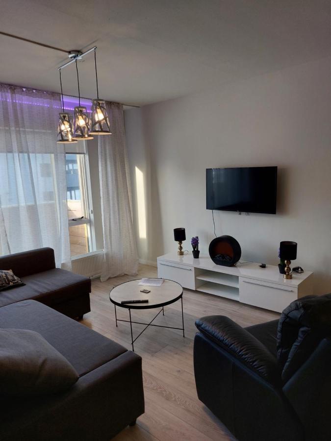 Apartment Near The Airport Njarthvik Eksteriør billede